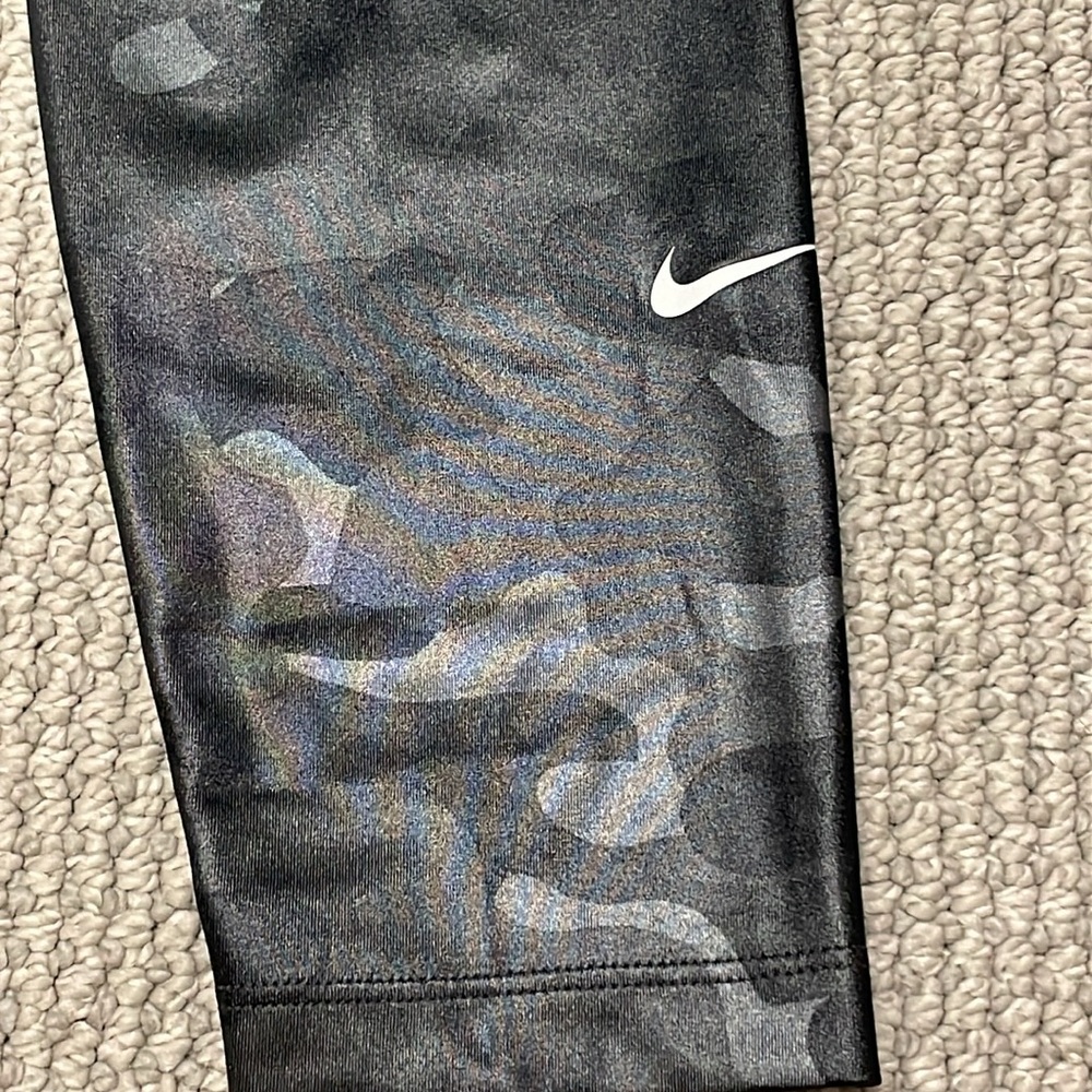 Nike Women's Dri-Fit One Mid Rise Camo Leggings, Size Large - Picture 6 of 12